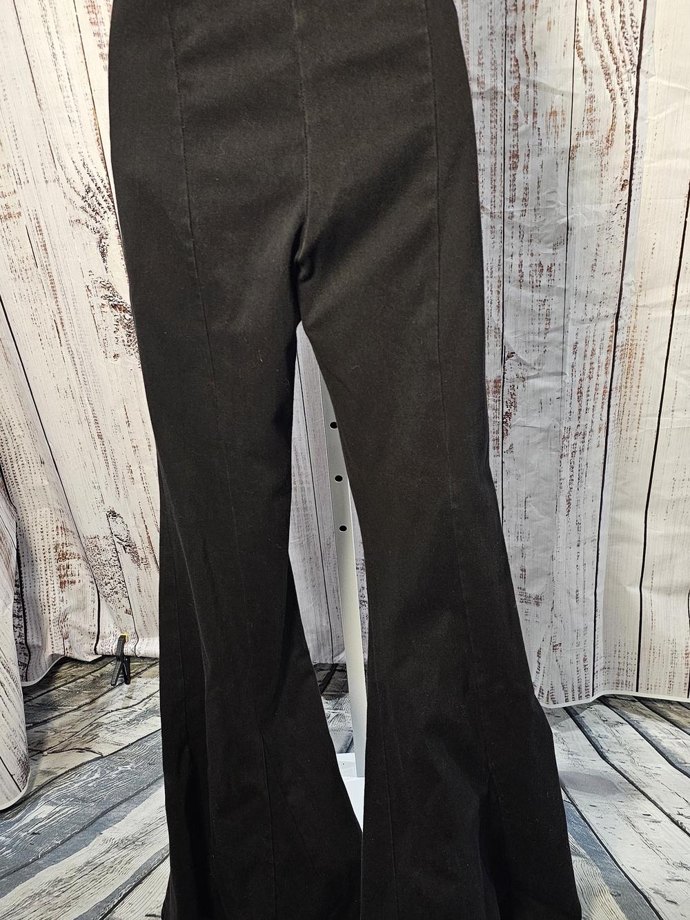 TITLE
Good American Women's Black High Rise Pull-On Flare Pants Size Medium - Picture 4 of 5